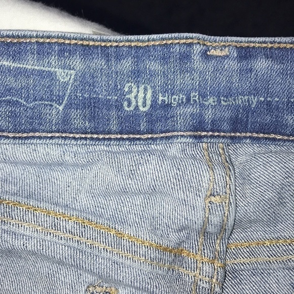 Levi’s High Rise & Curvy Jeans 30x32​​​ - Picture 5 of 6